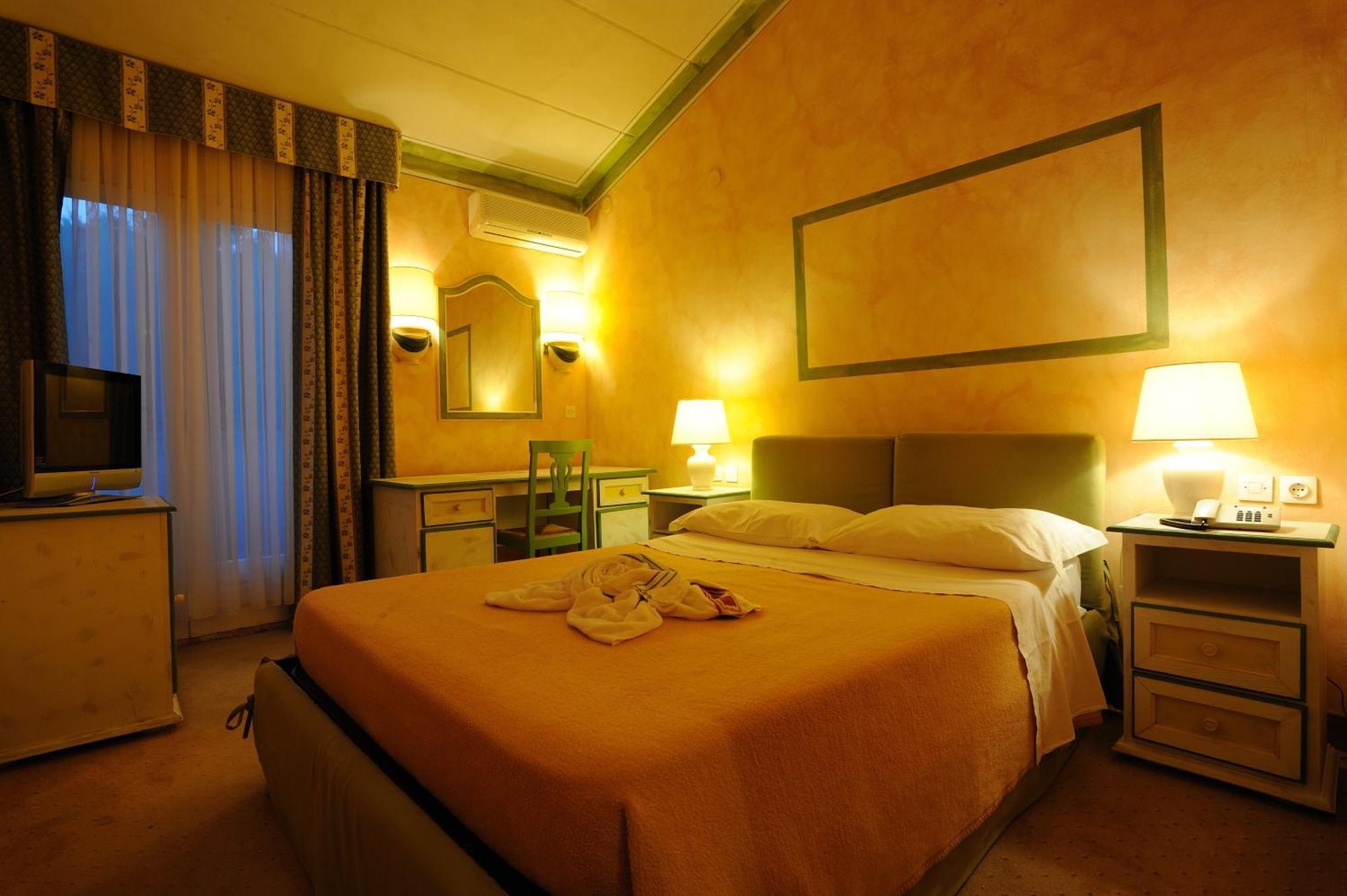 Hotel Solitudo Uble Buitenkant foto