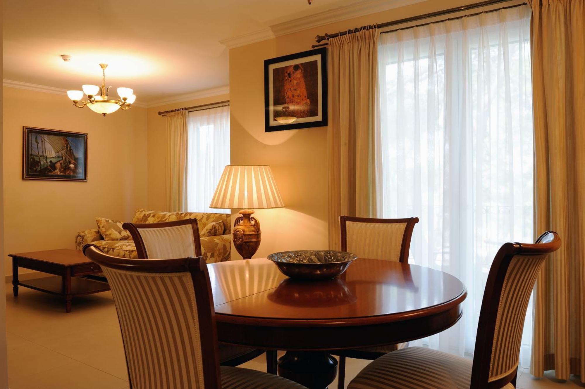 Hotel Solitudo Uble Buitenkant foto