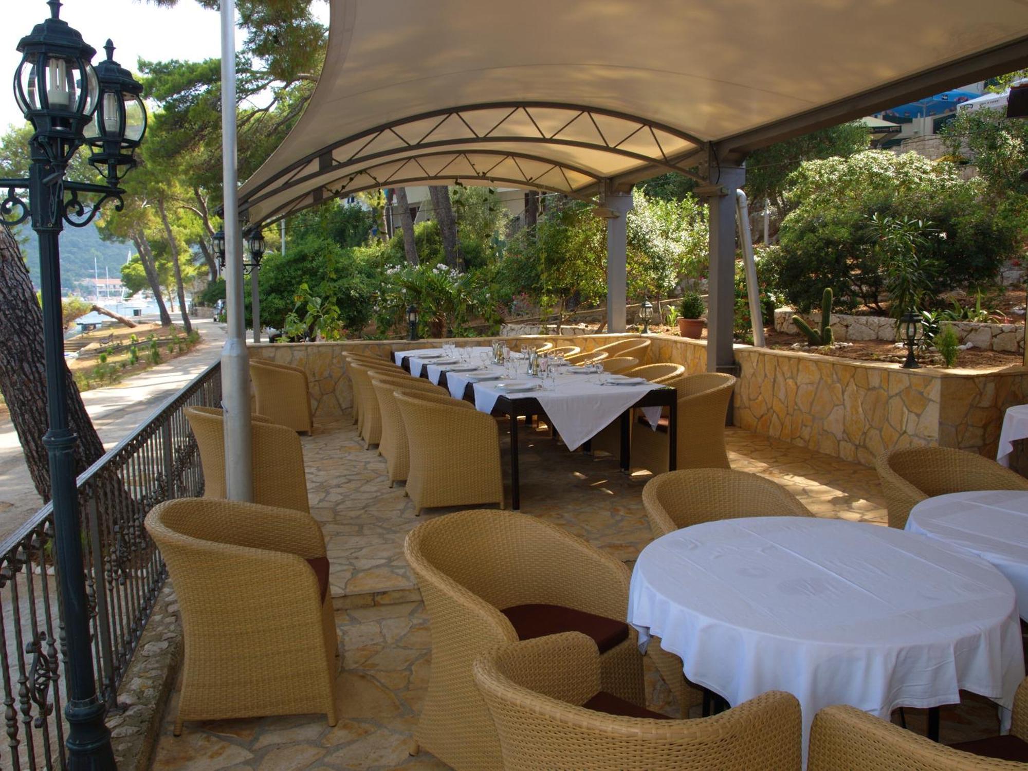 Hotel Solitudo Uble Buitenkant foto