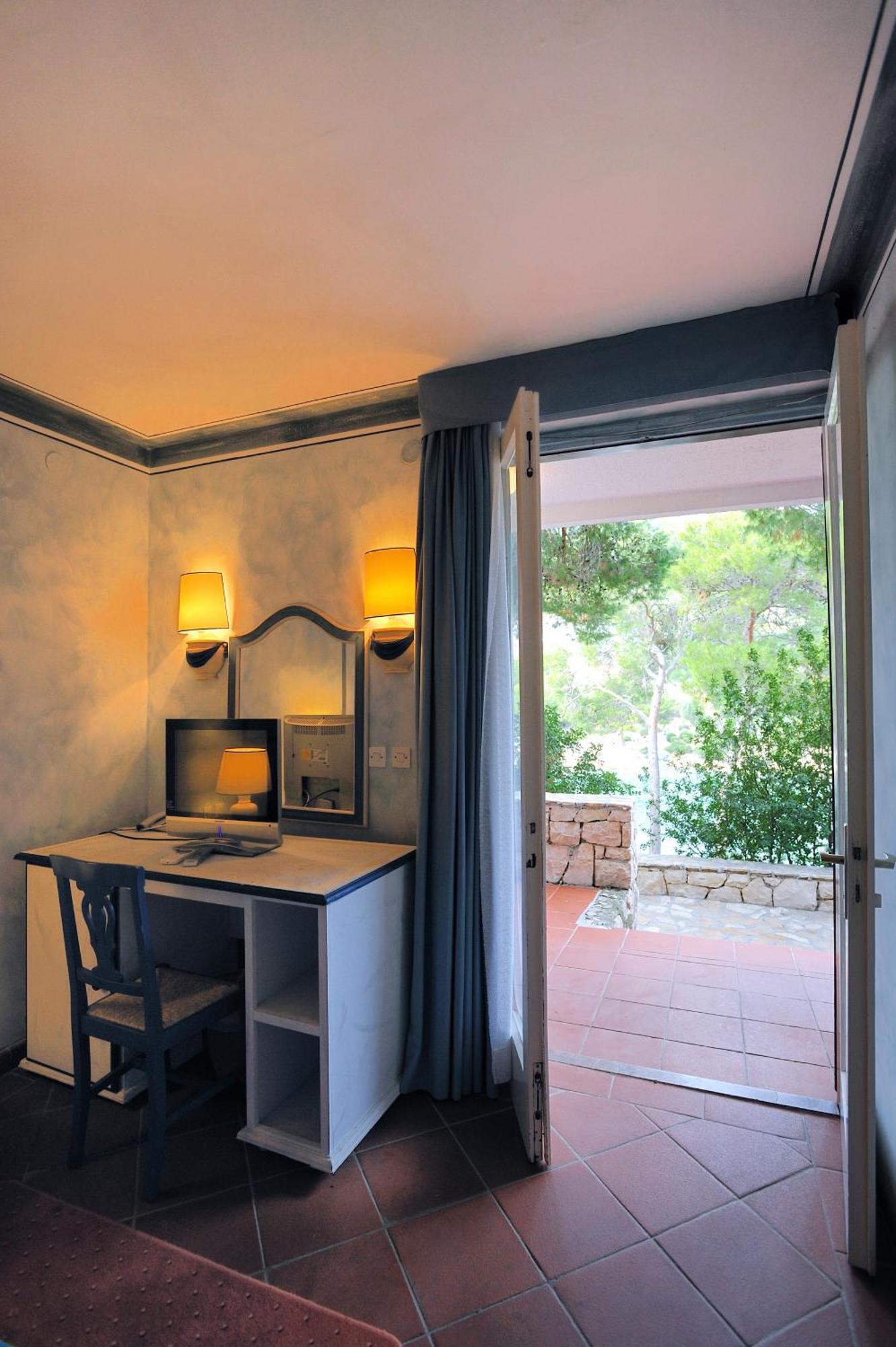 Hotel Solitudo Uble Buitenkant foto