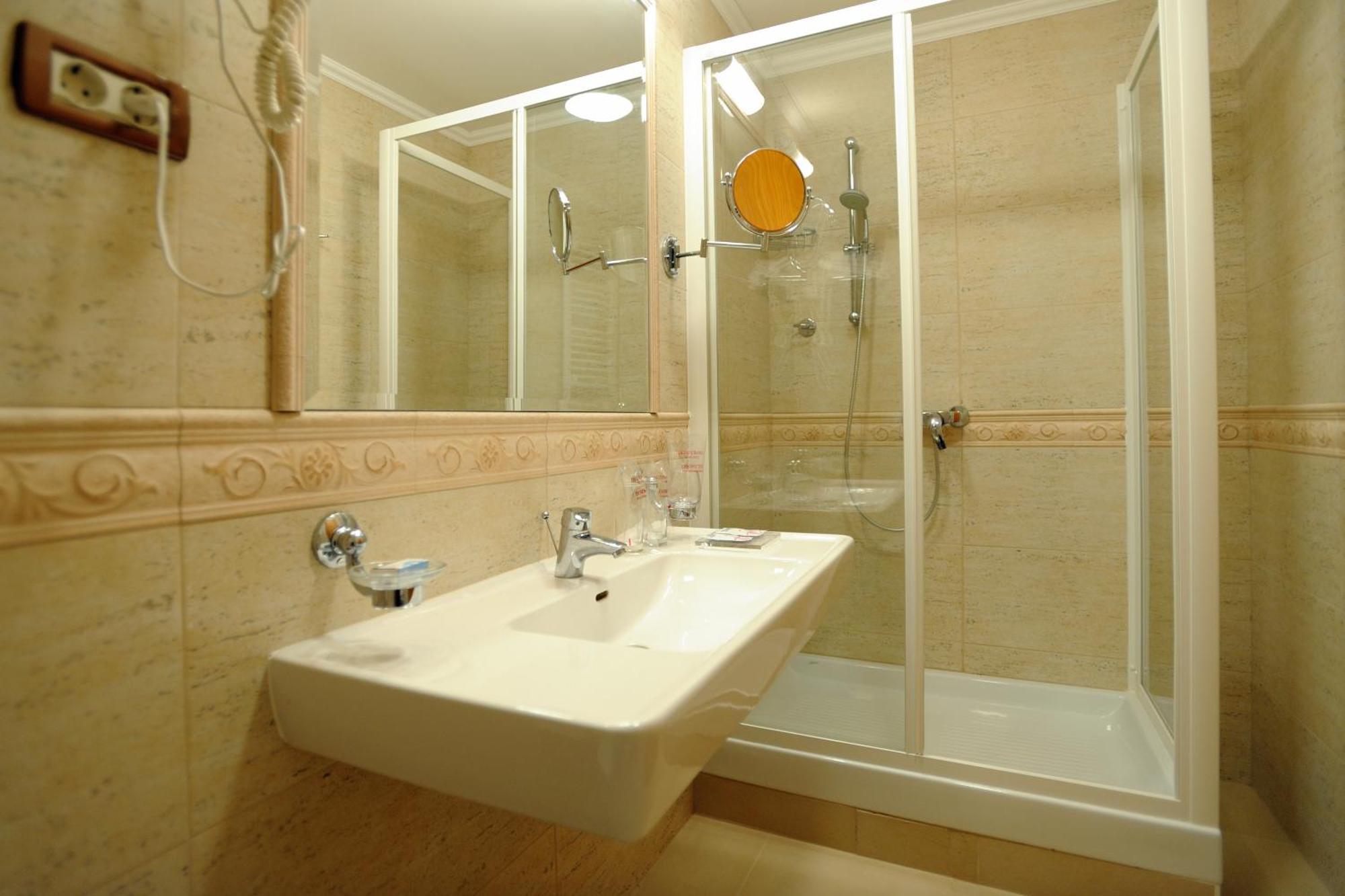 Hotel Solitudo Uble Buitenkant foto