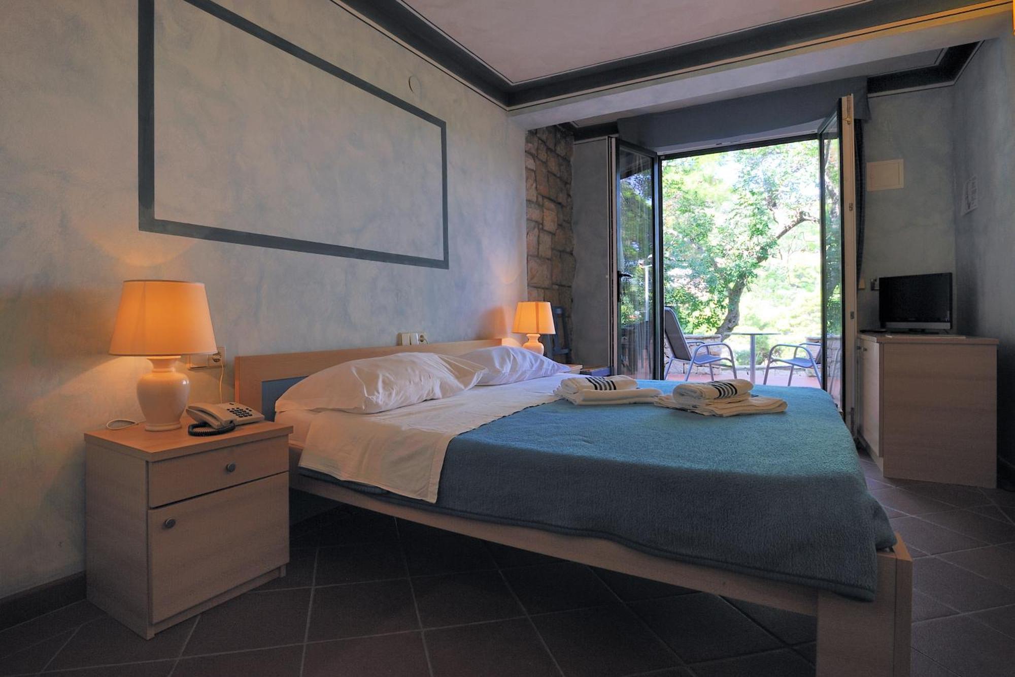 Hotel Solitudo Uble Buitenkant foto