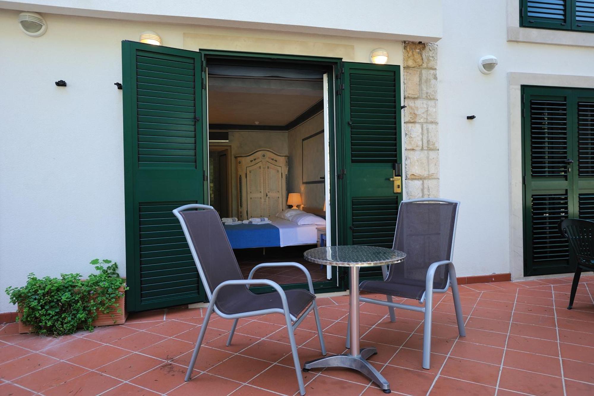 Hotel Solitudo Uble Buitenkant foto