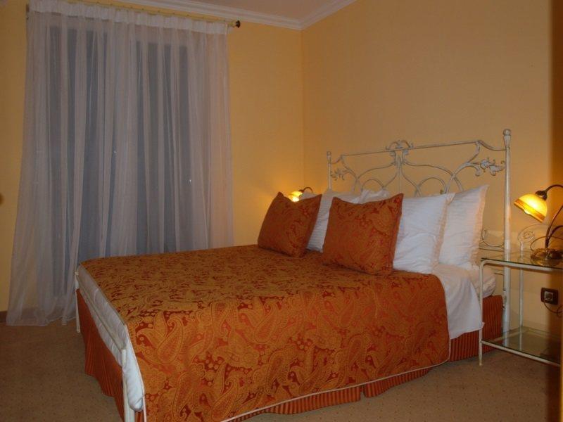 Hotel Solitudo Uble Buitenkant foto